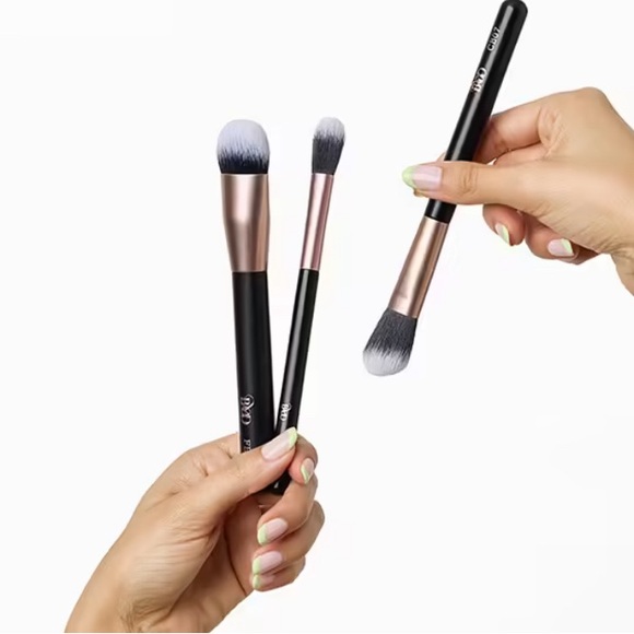 NEW BYOD 3 Piece Face Brush Set: Foundation, Contour, Highlighter Makeup Brushes - Picture 3 of 9